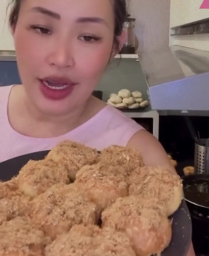 Pinkan Mambo promosikan donat buatannya seharga Rp130 hingga Rp 200 ribu. [Instagram]